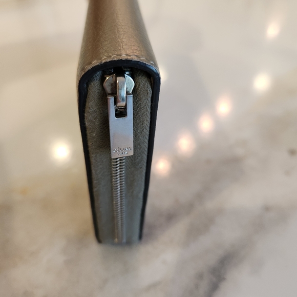 Celine Wallet in EUC...look at that crispy yellow interior! Gorgeous! $1,200 new - Picture 14 of 16